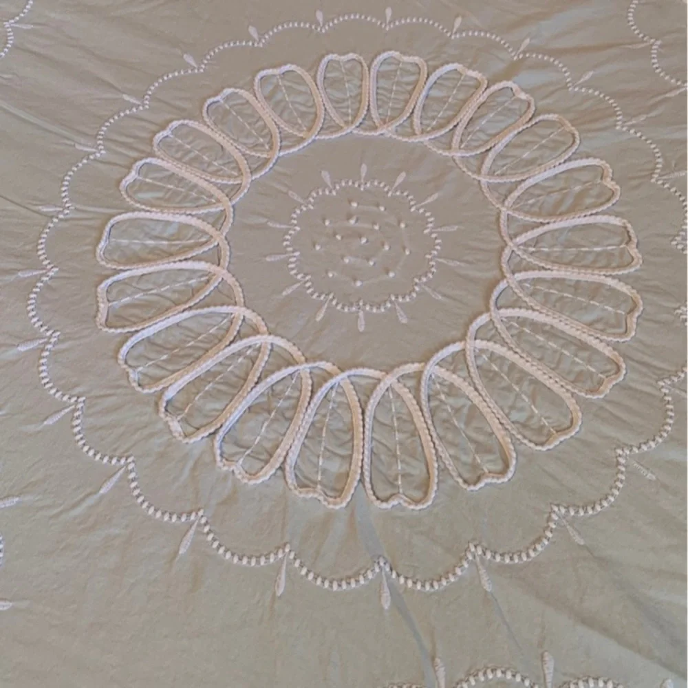 Nicole Miller Embroidered Design duvet cover